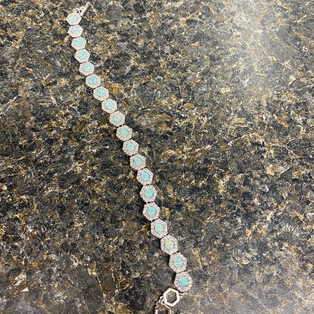 Mint Julep Honeycomb Bracelet - Picture 3 of 3